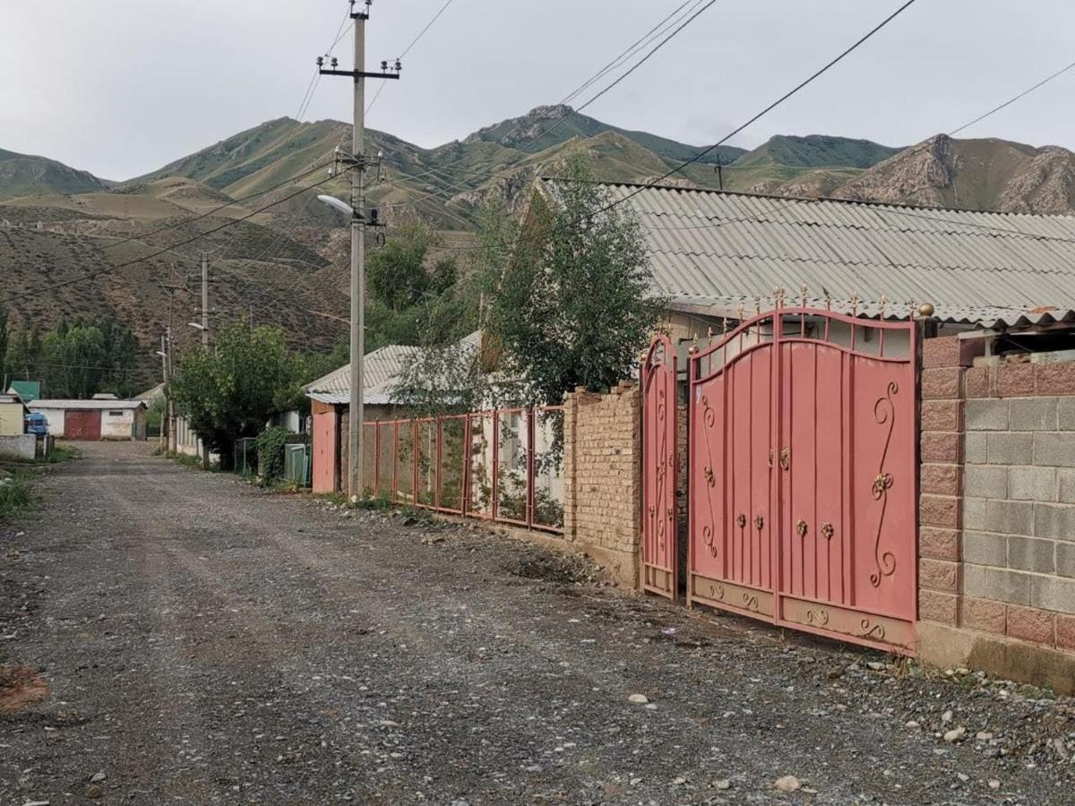 Naryn Guest House Exterior foto